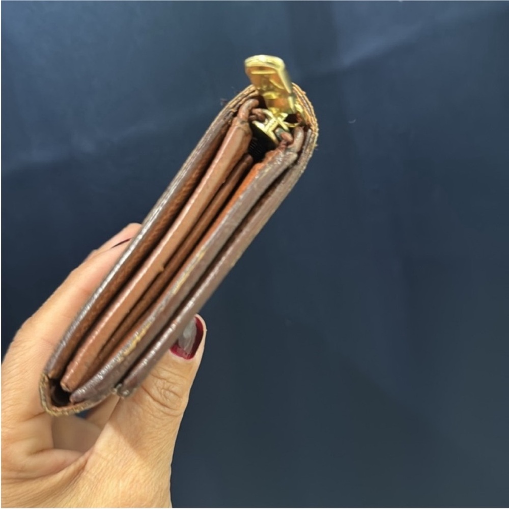 Louis Vuitton Brown Monogram Wallet Timeless Luxury - Picture 7 of 16